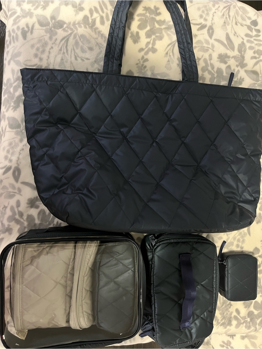 Vera Bradley Featherweight Coordinating Travel Collection – 7 pieces